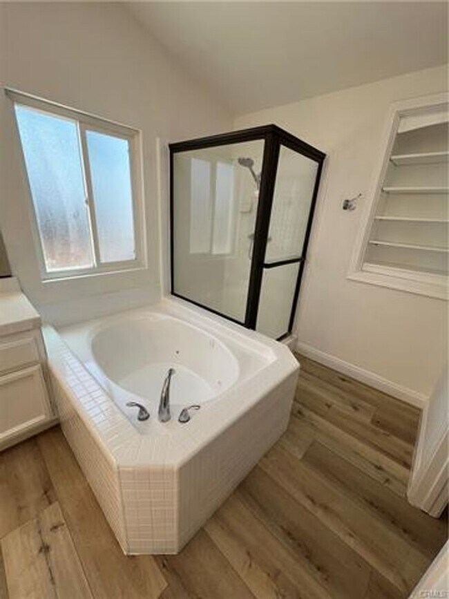 Building Photo - Beautifully Maintained Home