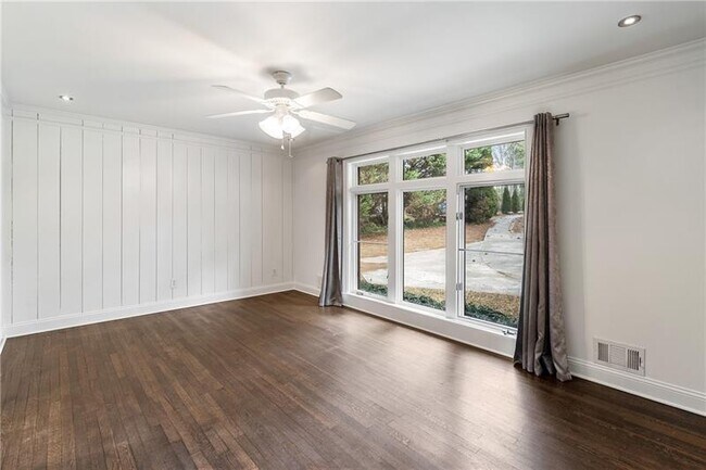 Building Photo - 2468 Ridgeway Dr