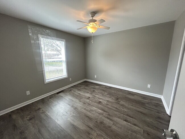 Building Photo - 2BD 2BA DUPLEX IN BAXTER