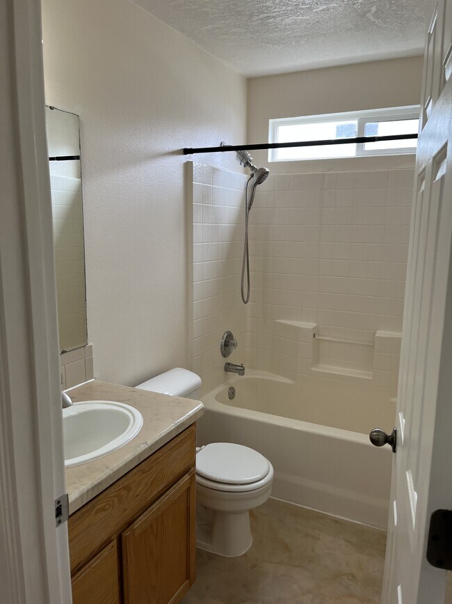 Building Photo - 2134 E Dworshak Dr