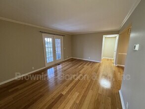 Building Photo - 5025 Hillsboro Pike