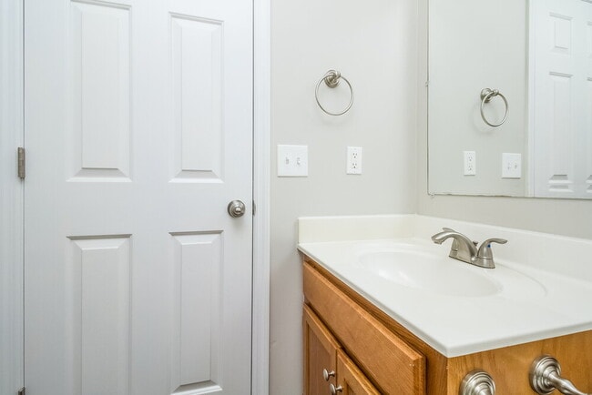 Building Photo - 128 Cedar Forest Dr