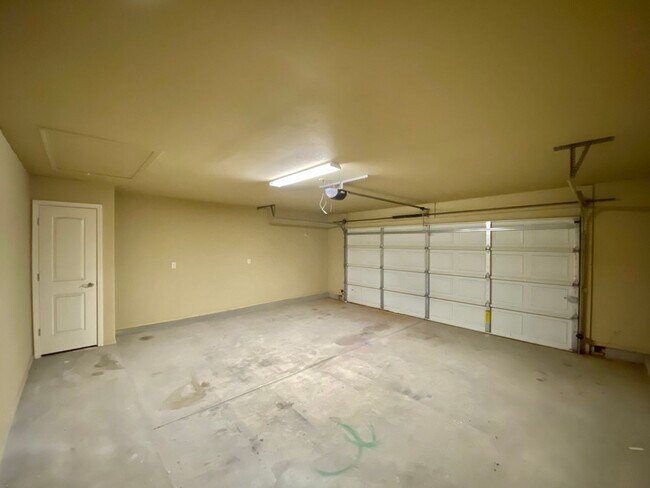 Building Photo - Sharp 3/3/2 in North Lubbock!
