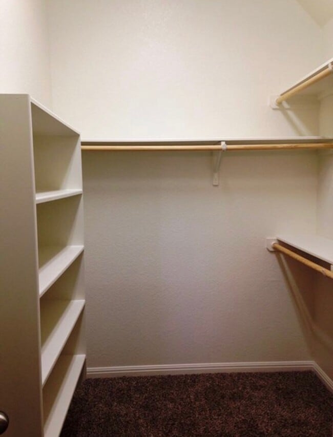 Building Photo - 3 bedroom 2 bath home