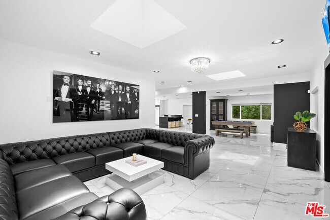Building Photo - 1750 N Beverly Glen Blvd