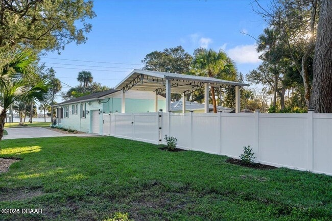 Building Photo - 1146 Riverside Dr