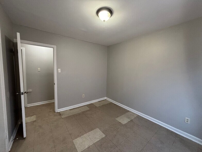 Building Photo - 2551 Dakar Ave