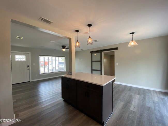 Building Photo - 1606 Clay Ave