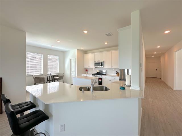 Building Photo - 1328 Rousseau Dr