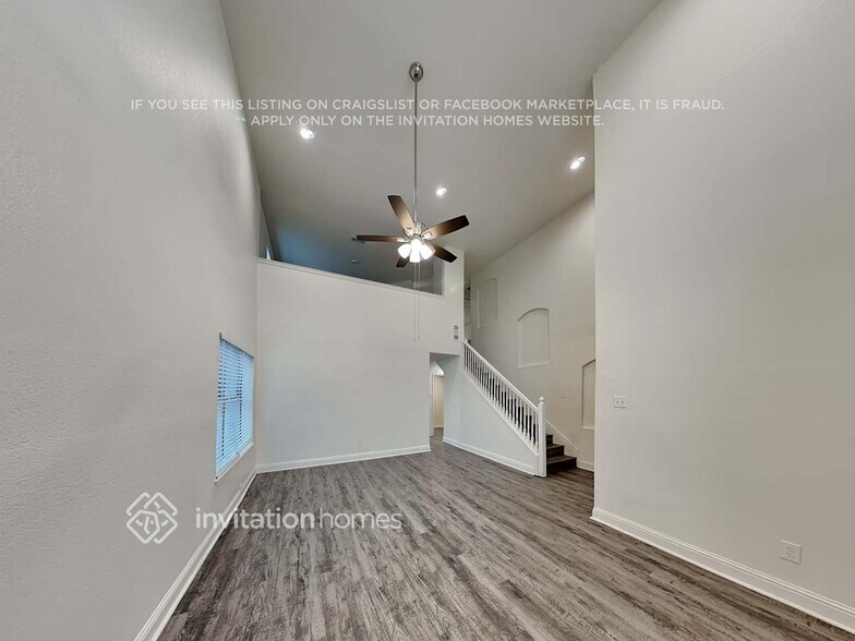 Building Photo - 921 Mockingbird Dr