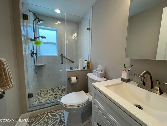 Building Photo - 20 Vine Ct