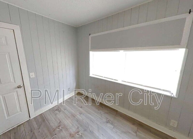 Building Photo - 1331 W 25th St