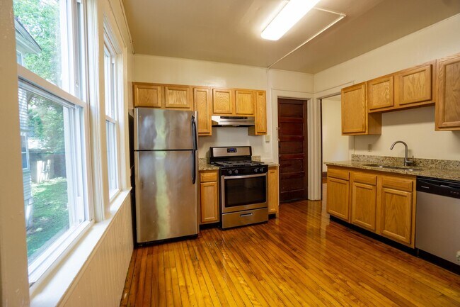 Building Photo - 829 Westcott St