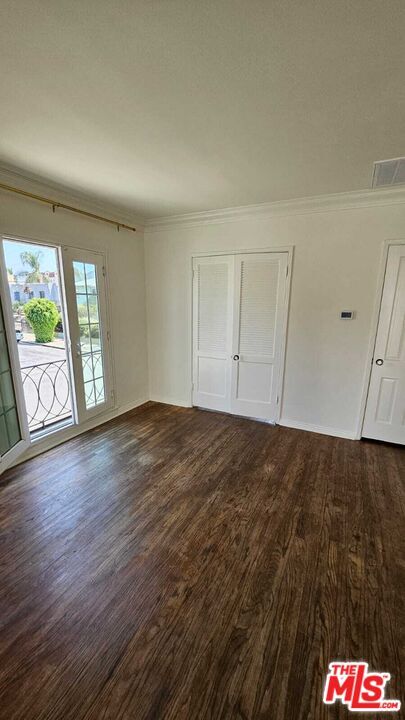 Building Photo - 2615 Edgehill Dr