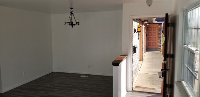 Building Photo - 4315 Forestview Ct