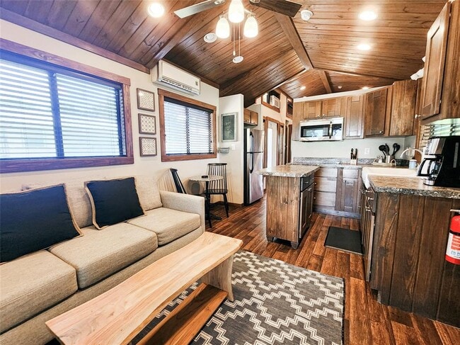 Building Photo - 300 Park Ave