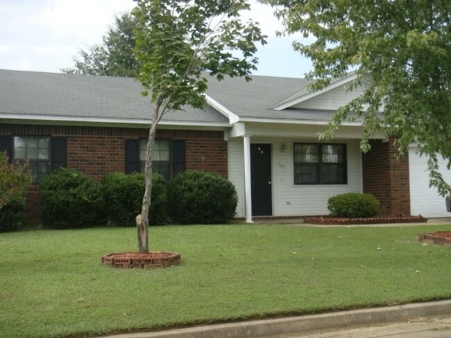 Primary Photo - 1207 N Quincy Ave
