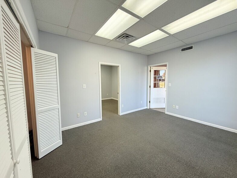 Building Photo - 311 N Jackson St