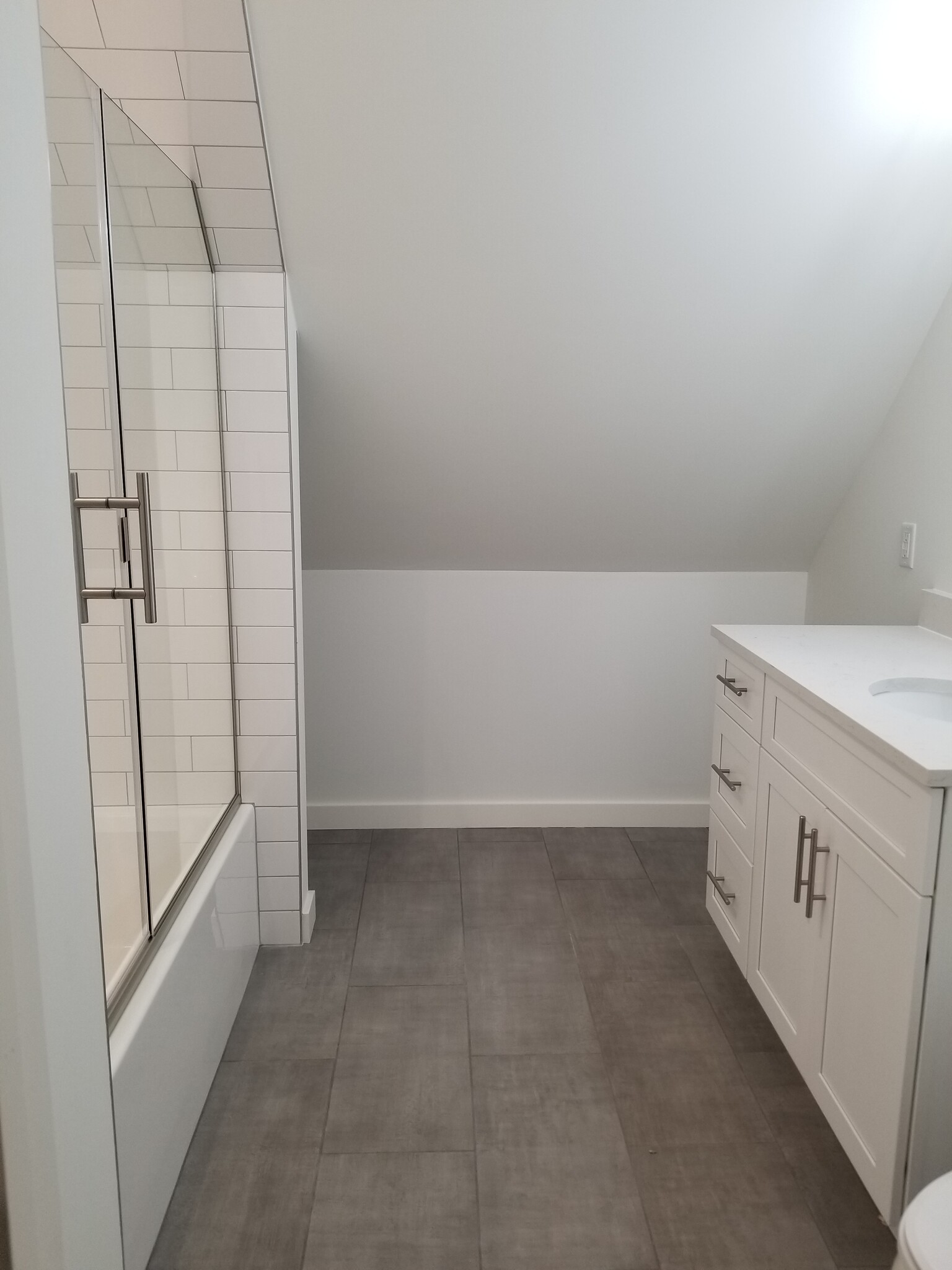 Building Photo - 417 Juniper Dr
