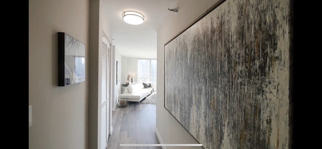 Building Photo - 40 E Delaware Pl