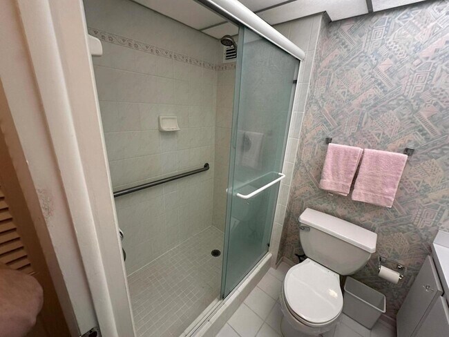 Building Photo - 145 S Ocean Ave