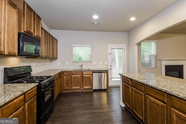 Building Photo - 618 Royal Crest Ct