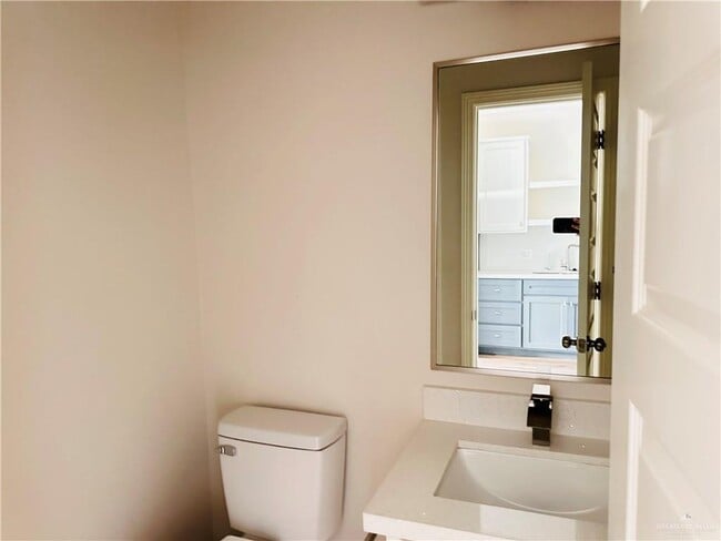 Building Photo - 25 S Kerala Ave