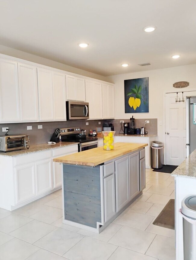 Building Photo - 3bed/2.5bath House For Lease! Available NO...