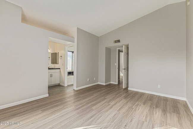 Building Photo - 6605 N 48th Ave