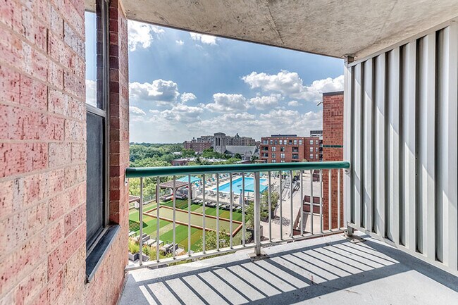 Building Photo - 1715 Chicago Ave