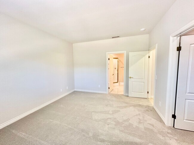 Building Photo - 4286 La Canada Rd