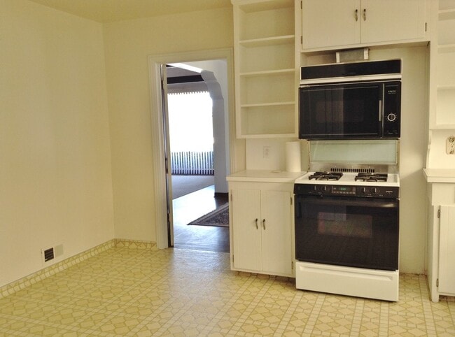 Building Photo - Lovely 3 Bedroom 2 Bath Single Story in Hollister