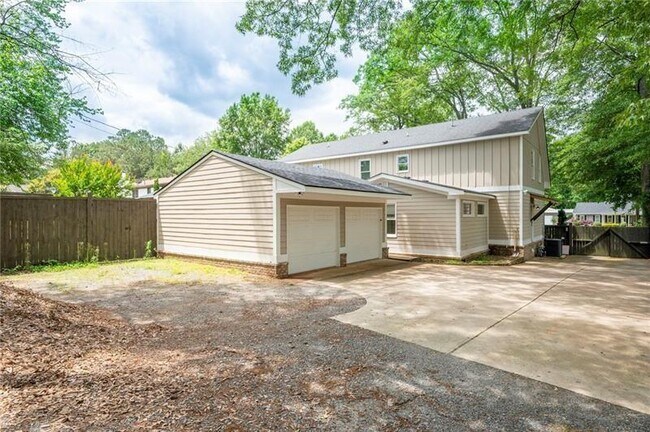 Building Photo - 2356 Pinkney Dr
