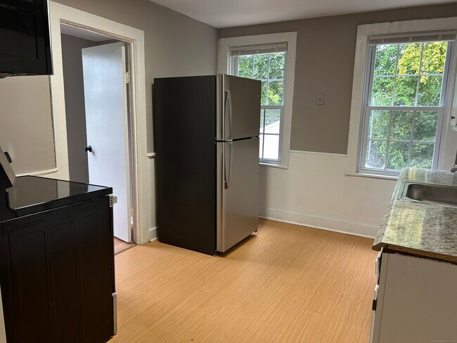 Building Photo - 92-98 Boswell Ave