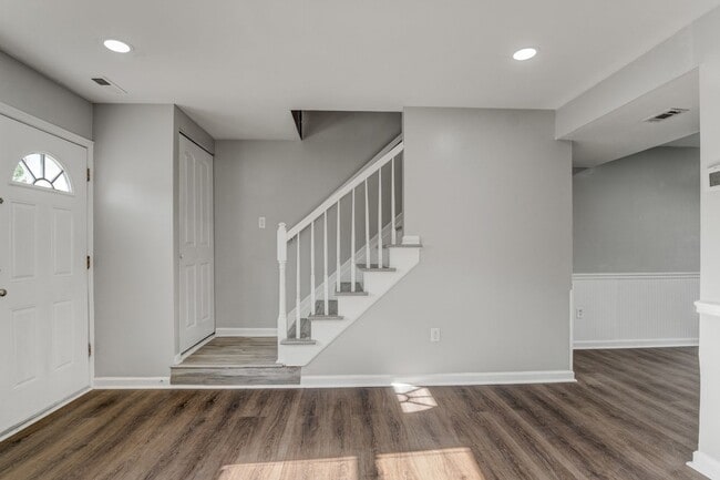 Building Photo - Charming 2BR Condo in Glen Burnie