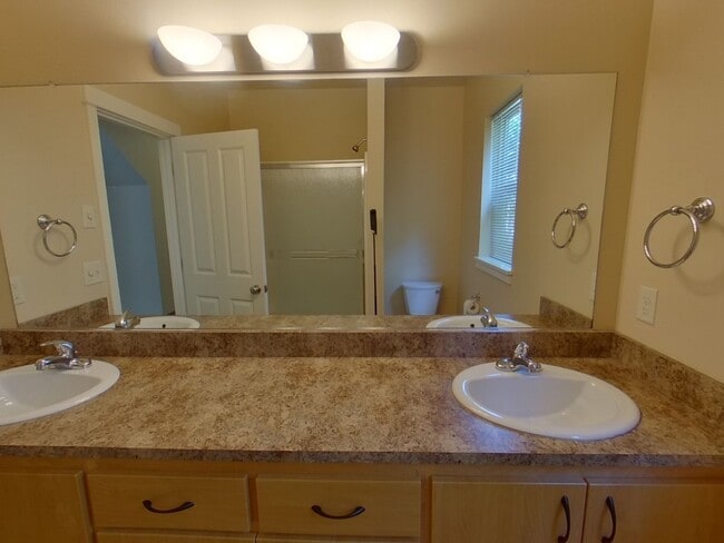 Building Photo - Alder Duplexes on 17th