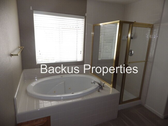 Building Photo - Wonderful Five Bedroom Home on Faulkner St...
