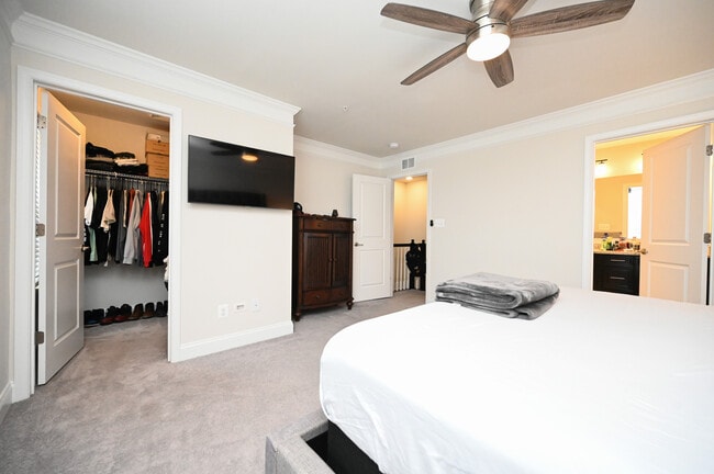 Building Photo - 522 Calvert Way