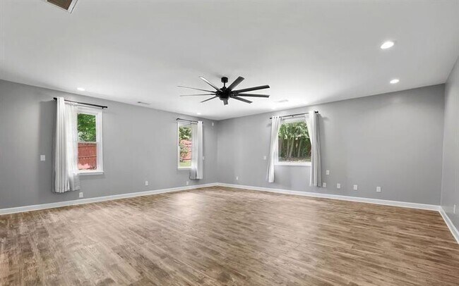 Building Photo - 3520 Mystic Dr