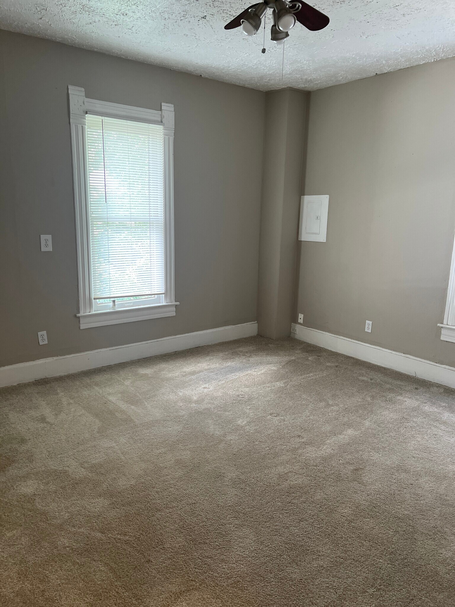 Building Photo - 315 E St Vrain St