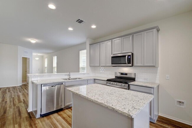 Building Photo - 320 Thornless Cir