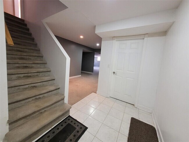 Building Photo - 45 Kenilworth Rd