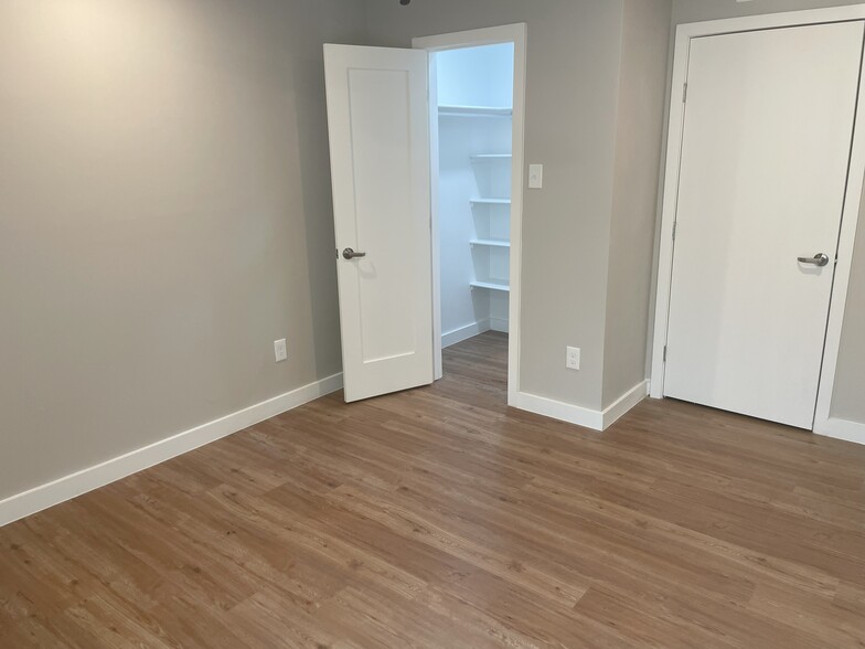 Building Photo - 7431 Holly Hill Dr