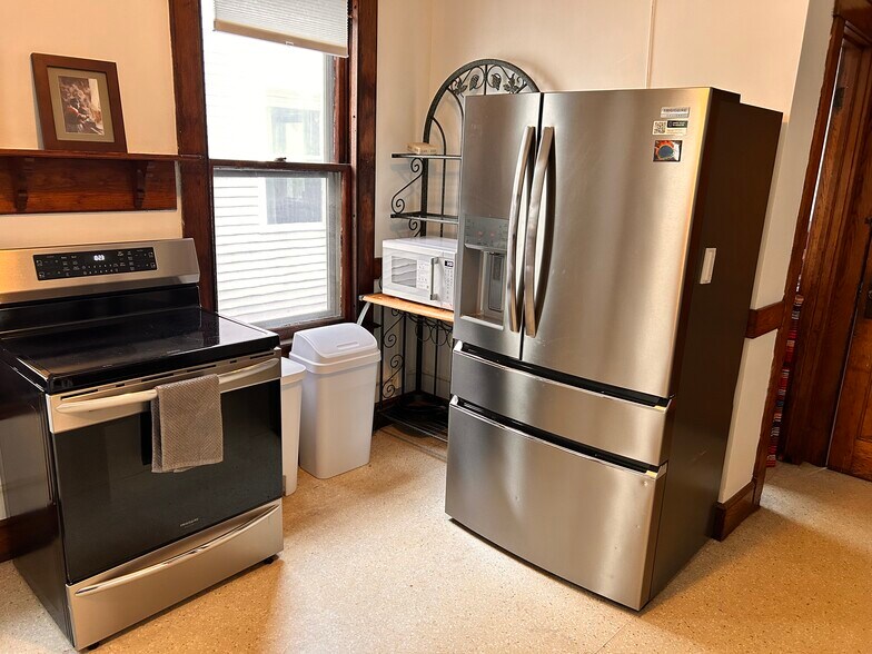 Kitchen - 146 Foster St