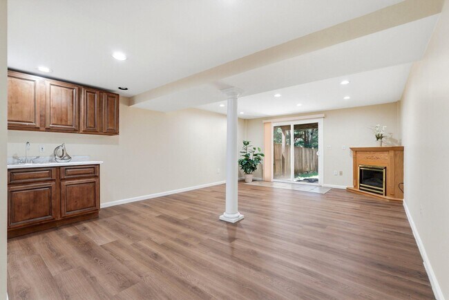 Building Photo - 1322 Hazel Nut Ct