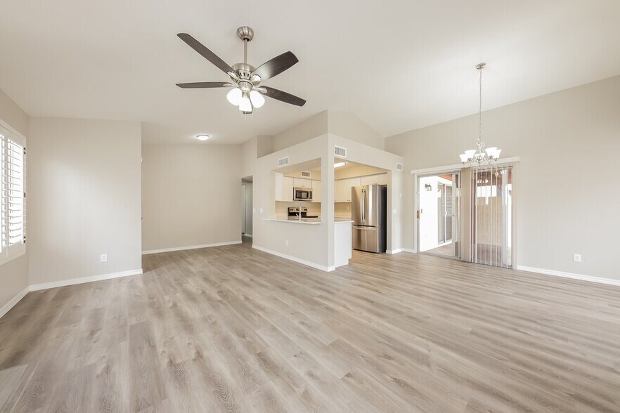 Building Photo - 8810 W Grovers Ave