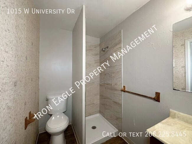 Building Photo - 1015 W University Dr