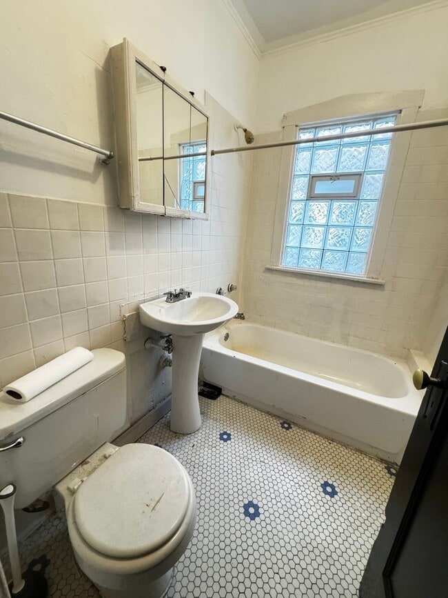 Building Photo - 8519 S Paulina St