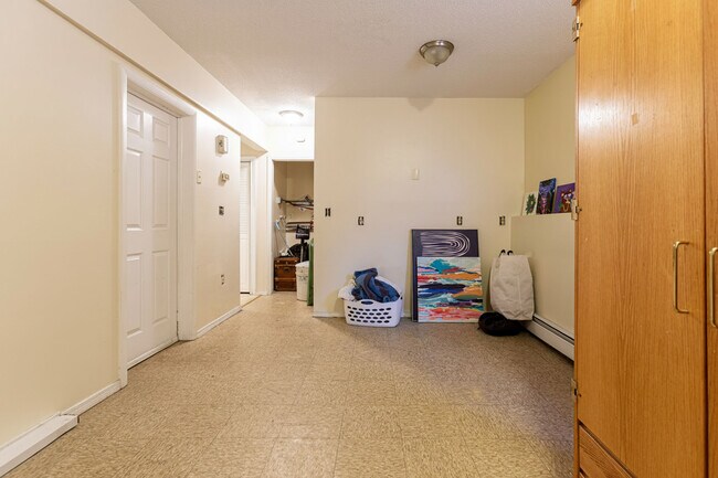 Building Photo - 71 Williams St