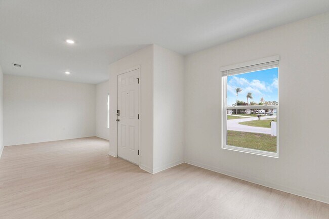 Building Photo - 3226 SW Nutley St